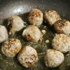 お弁当に♪甘辛だれのうずらの卵入り肉団子の工程4