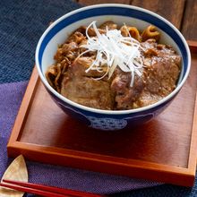 甘辛カレーソースのスパイシー豚丼