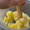 【明太じゃがバター金太郎飴風チキン】節約/かさましの工程1