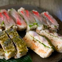 刺身や〆さばで作る！簡単だけど本格押し寿司