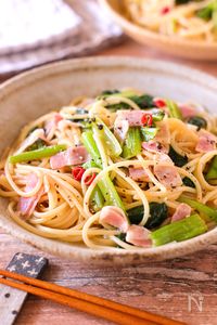 【小松菜ベーコンの和風ペペロンチーノ】ワンパンでラクすぎる！