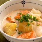 ボリューム満点 鮭とじゃがいもの石狩風スープ