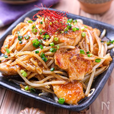 【鶏むね肉ともやしの焼肉炒め】ご飯が進みまくる最強節約飯!