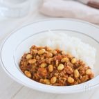 和風だしで味が決まる！ひき肉と水煮大豆のトマトキーマカレー