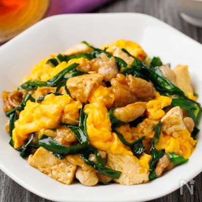 たまごとろとろ♪【豚こま豆腐のニラ玉炒め】