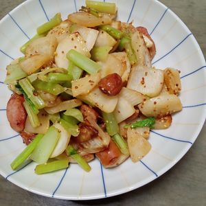 鶏皮坊主の作ってみた!投稿(パパっと10分！かぶとウィンナーの塩麹マスタード炒め)
