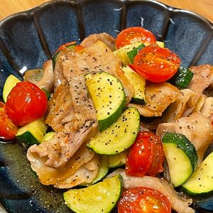 michuの作ってみた!投稿(【豚バラズッキーニの旨塩にんにく炒め】カリじゅわ♪夏味おかず)