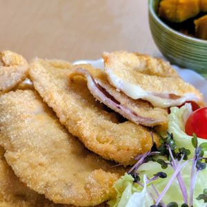 まゆのの作ってみた!投稿(鶏むね肉でごちそう【コルドンブルー】ハムチーズはさみ揚げ)