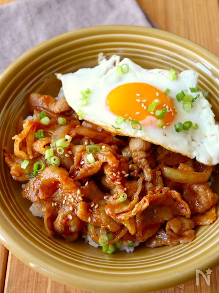 10分で完成！【究極の甘辛豚カルビ丼】卵もワンパンで♩