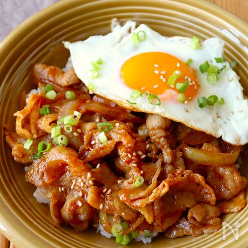 10分で完成!【究極の甘辛豚カルビ丼】卵もワンパンで♩