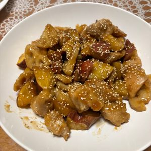 チョコぴょんの作ってみた!投稿(さつまいもと蓮根と鶏肉の甘酢炒め☆食感が楽しい♩絶品おかず)