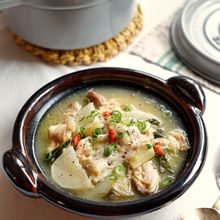 具材を入れて煮込むだけのシンプルな「参鶏湯（サムゲタン）」