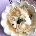 おぼろ豆腐のとろとろ湯葉きのこあんかけ