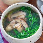 簡単激うま！鶏肉と春菊、椎茸のうま塩スープ