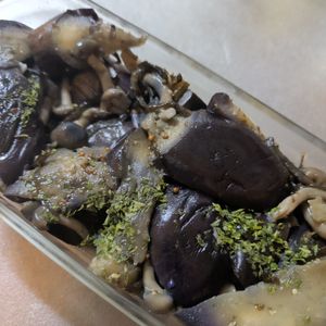 はるはるの作ってみた!投稿(レンジで簡単！なすとしめじの塩昆布マスタード和え)