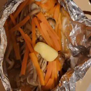 椎茸きの子の作ってみた!投稿(【鮭ときのこの味噌バターホイル焼き】開けた時の香り♪)