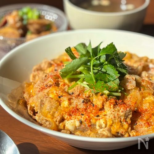 豚こまでお手軽に🐷ふわとろ卵の他人丼🥢
