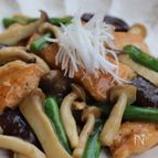 秋生鮭とキノコの炒め物