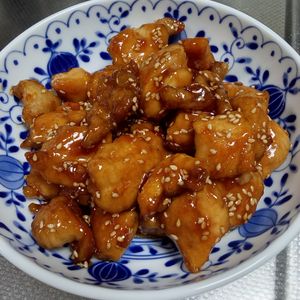 鶏皮坊主の作ってみた!投稿(焼いてからめるだけ♡ご飯がすすむ「ひとくちゴマまみれチキン」)