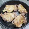 トマトソースたっぷりなガーリック風味のチキンソテーの工程3