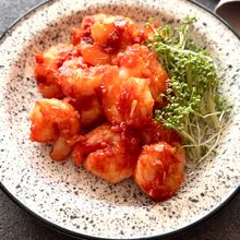 冷めても美味しい！海老のガーリックケチャップ炒め