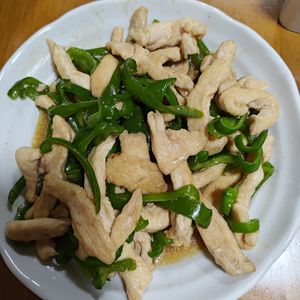 9Sの作ってみた!投稿(【節約絶品おかず♡】鶏むねとピーマンの簡単チンジャオロース)