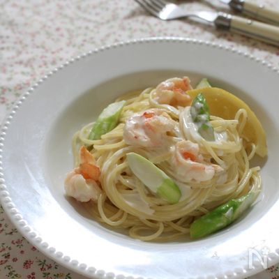 えびとアスパラの塩レモンクリームパスタ