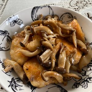 万福の作ってみた!投稿(ワンパン10分！【鶏むね肉ときのこの生姜炒め】ご飯がすすむ♩)
