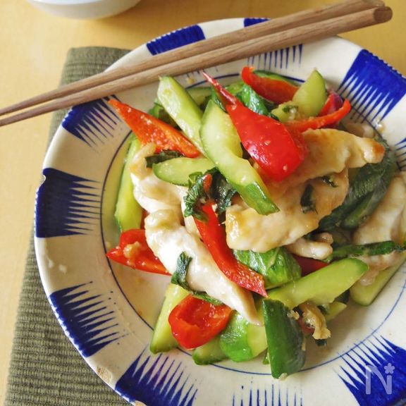 ご飯がすすむ。鶏むね肉ときゅうりの大葉生姜醤油炒め
