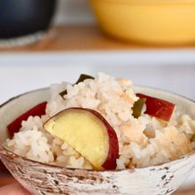 さつまいもとお揚げの炊き込みご飯