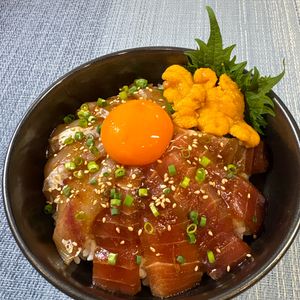 楽ラク手抜キッチン🐶🐾の作ってみた!投稿(【マグロの漬け丼】卵黄・ごま油でまろやか簡単1人分)