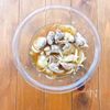 電子レンジで簡単神おかず!鶏ももと玉ねぎの甘辛煮の工程3