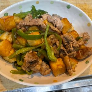 821766の作ってみた!投稿(行列の定食屋さんの🍚もちもち厚揚げの豚のしょうが焼き🤩)