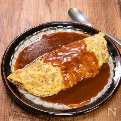 合い挽き肉とポテトのオムレツ(デミソースかけ)