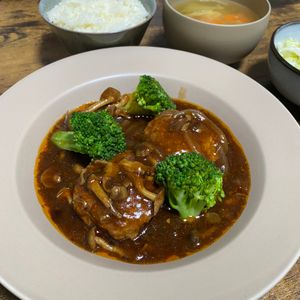 ちよん🤍の作ってみた!投稿(【煮込みハンバーグ】ソースが絶品!お肉柔らか♡デミグラス風♪)