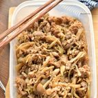 【作って置くと便利】豚こまdeキノコたっぷり旨辛煮風♪