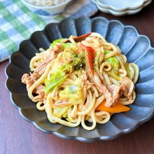 【豚こまキャベツのガーリックアンチョビうどん】節約/カフェ風