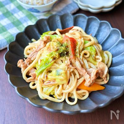 【豚こまキャベツのガーリックアンチョビうどん】節約/カフェ風