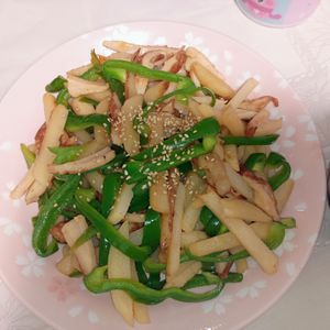 milkの作ってみた!投稿(家族大絶賛♡秒で完食♡ポテトとピーマンの竹輪バター醤油炒め♡)
