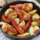 旨すぎる！新じゃがとソーセージのオニオンソースまみれ焼き