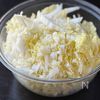 【レンチンで☆白菜と人参のガリバタ豚巻き蒸し】の工程1