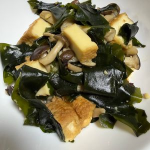 ゆっこの作ってみた!投稿(ダイエットにも！厚揚げとわかめのオイスター炒め)