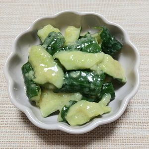 よっこの作ってみた!投稿(5分で完成♪たたききゅうりの味噌レモン)
