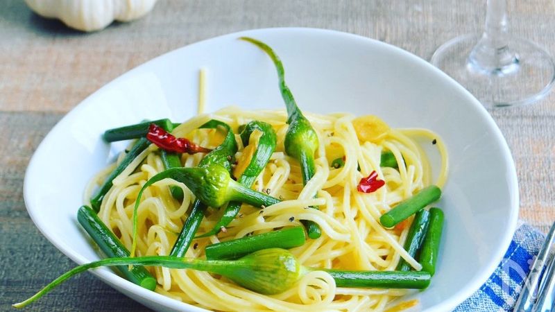 ニンニクの芽と蕾のペペロンチーノ By ふじたかな レシピサイト Nadia ナディア プロの料理家のおいしいレシピ