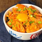 【鶏むねユッケ丼】旨辛しっとりでヤバい...
