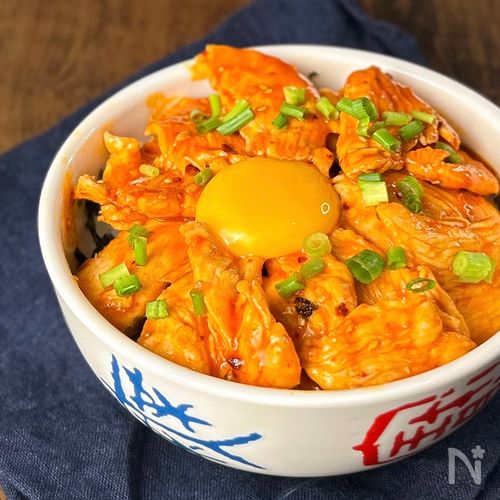 【鶏むねユッケ丼】旨辛しっとりでヤバい...