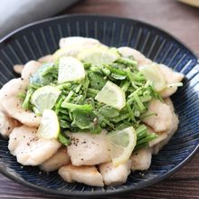ねぎ塩に負けてないせり塩♡鶏むね肉のせり塩レモンだれ