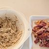 おこげがたまらん♡【鶏ごぼうの炊き込み飯】うなぎのたれ風味の工程1