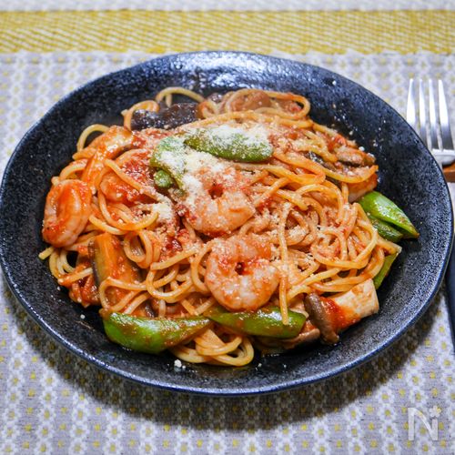 生パスタで海老トマトソースパスタ（もっちり感が良い）
