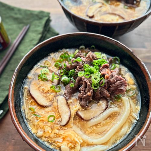 【きのこ入り肉玉あんかけうどん】ふわふわ卵がとろっとうまい！